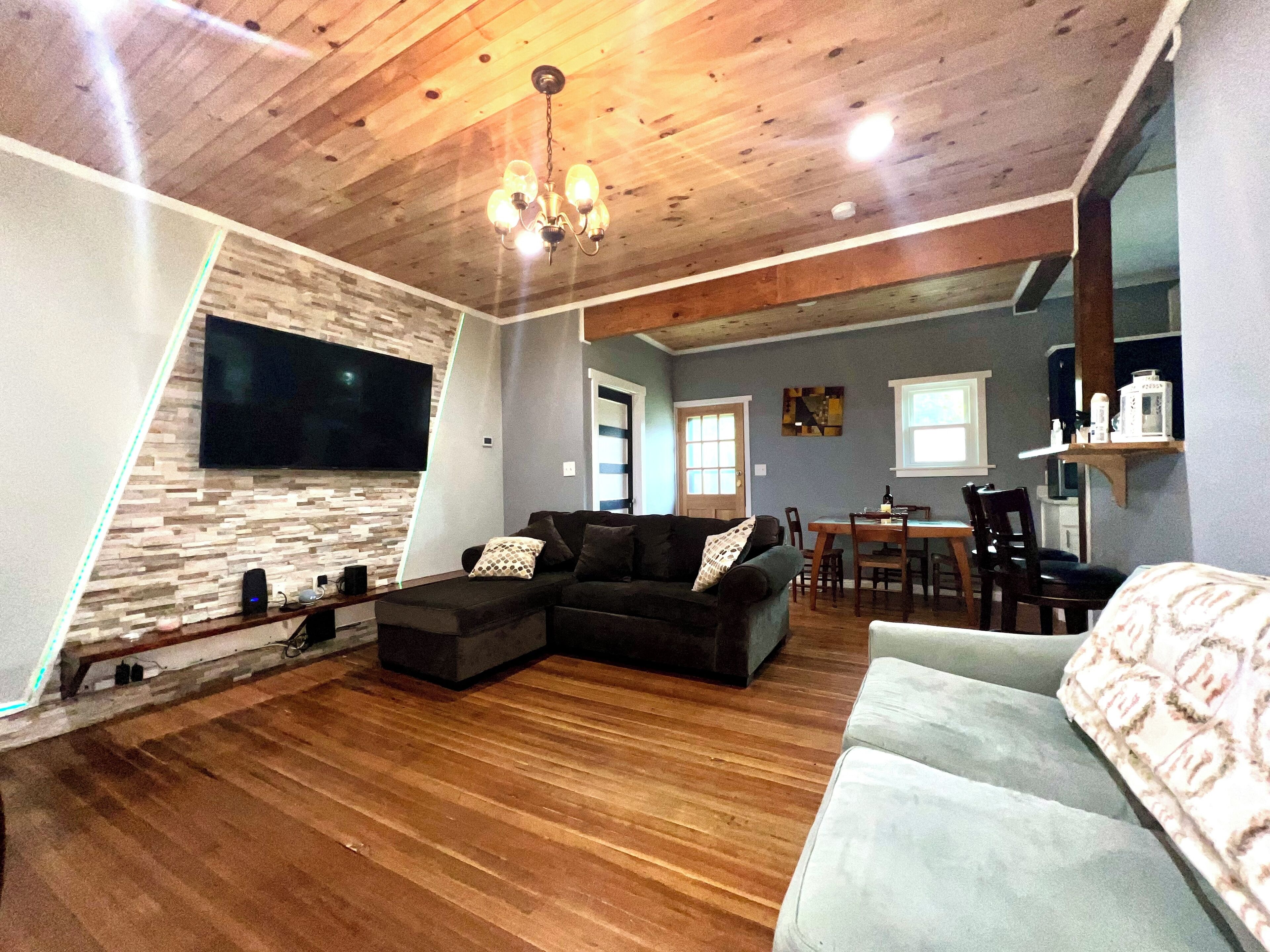 Riverside Home Comfortable & Cozy - 벨몬트