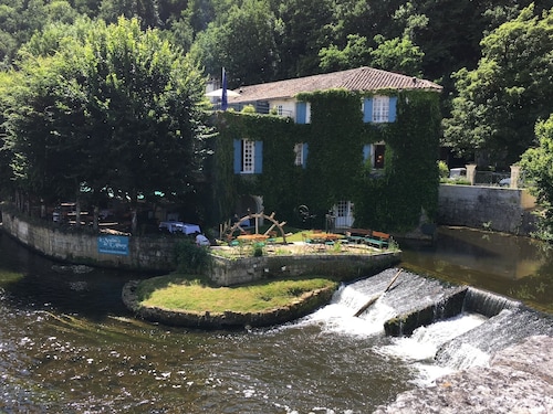 Modern Spacious Villa 15 minutes walk to the centre of Brantome