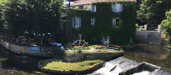 Modern Spacious Villa 15 minutes walk to the centre of Brantome