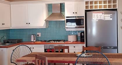 Cosy and popular two bedroom cottage with luxury amenities 100 meter from beach.