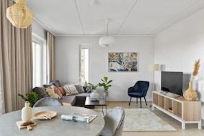 Dining - 10th floor 1BR with amazing views by Finnoo metro (Espoo)