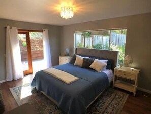 3 bedrooms, desk, iron/ironing board, travel cot - Light-Filled Escape: Your Home Away From Home (Aptos)