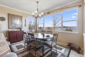 Dining - Luxurious Condo with unobstructed access to Table Rock Lake (Hollister)
