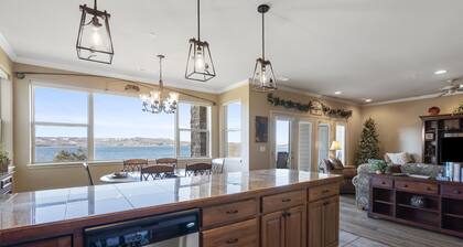 Luxurious Condo with unobstructed access to Table Rock Lake