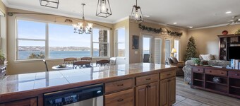 Luxurious Condo with unobstructed access to Table Rock Lake