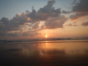 Beach - Privite access to the beach, family sized condo, private parking, (Puntarenas Province)