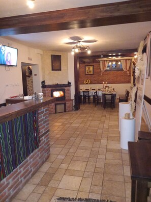 Desayuno de cocina local entre semana (con cargo) 