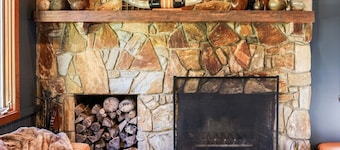 NEW! Spectacular Private Retreat - 7bed/7bath Chalet