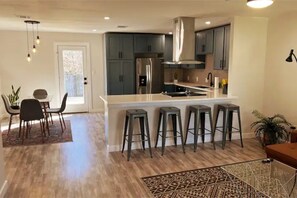 Private kitchen - Centralized Upscale House (Round Rock)