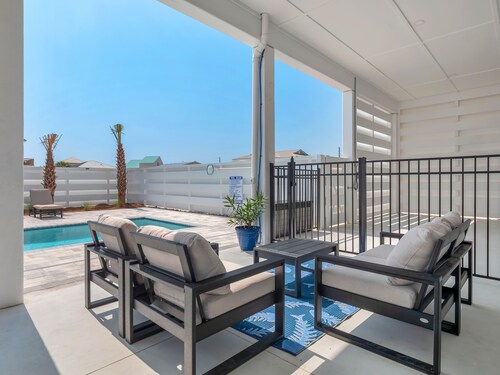 Island Memories - Beautiful gulf view with beach access across from driveway.  