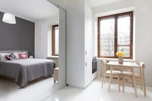 1 bedroom, desk, travel cot, WiFi