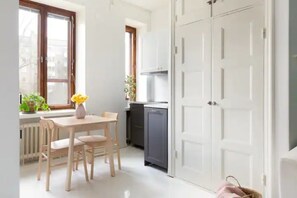 Dining - Self check-in: Charming flat with garden (Helsinki)