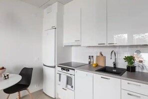 Fridge, microwave, oven, stovetop