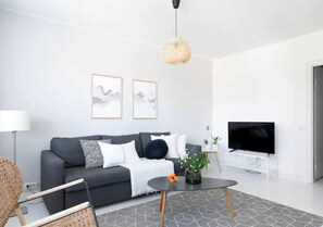 Televisio, Netflix, suoratoistopalvelut, työhuone