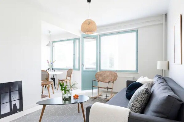 Televisio, Netflix, suoratoistopalvelut, työhuone