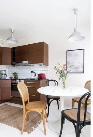 Fridge, microwave, stovetop, dishwasher - Family home in Kallio beside metro w/ free parking (Helsinki)