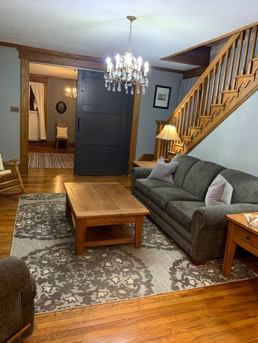 Charming 3-bedroom house in lovely downtown Madison.