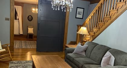 Charming 3-bedroom house in lovely downtown Madison.