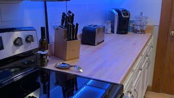 Microondas, horno, placa de cocina, lavavajillas