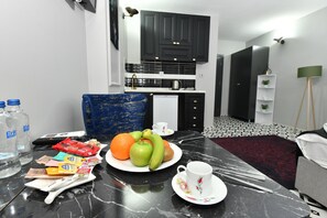 Hypo-allergenic bedding, minibar, desk, soundproofing