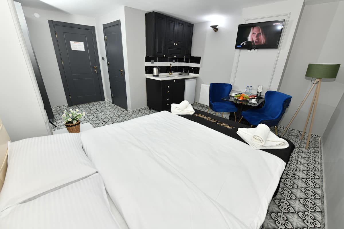 Economy Studio | Hypo-allergenic bedding, minibar, desk, soundproofing