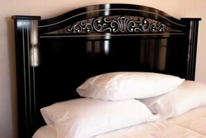 2 bedrooms, internet, bed sheets