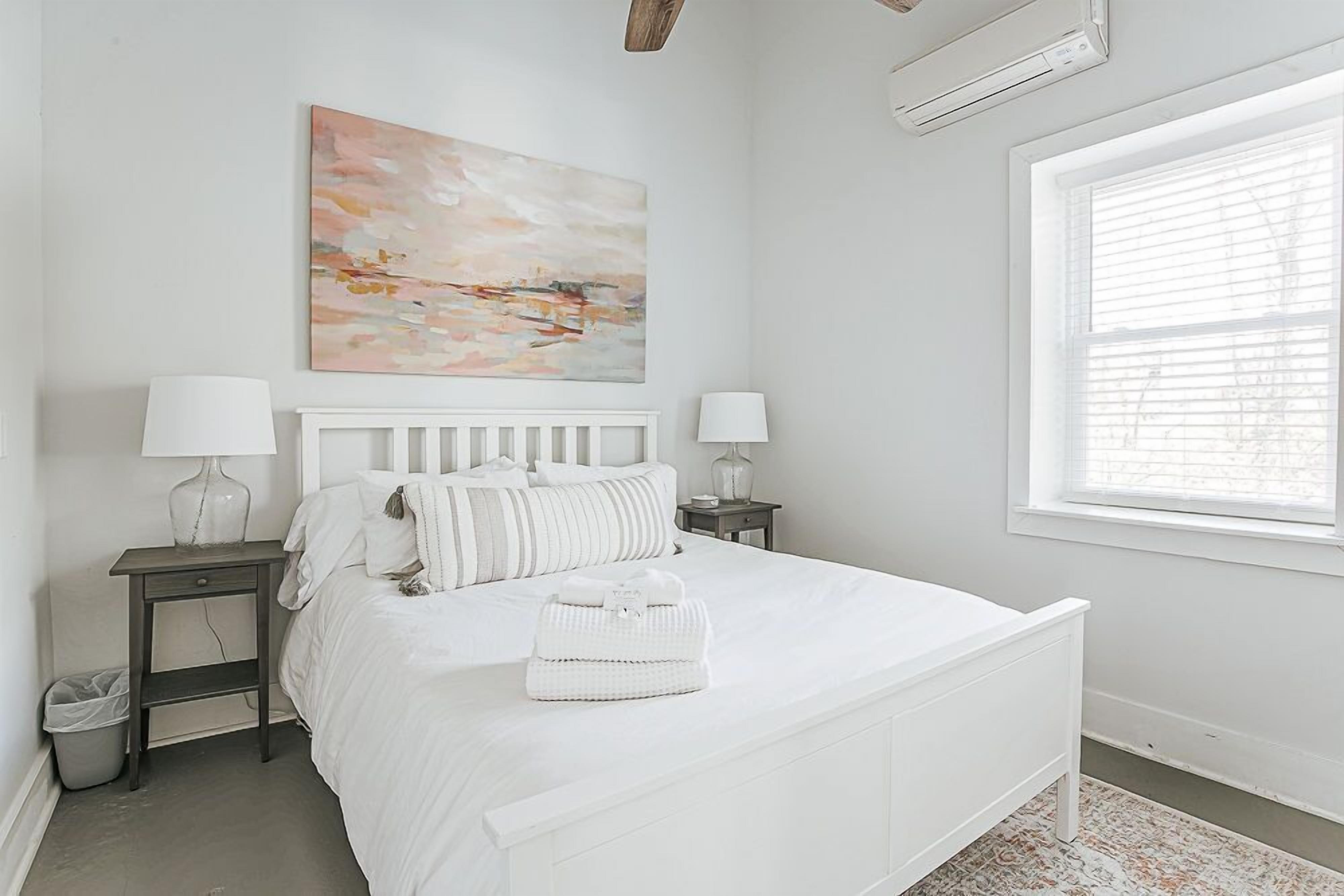 3 bedrooms, iron/ironing board, WiFi (free), bed sheets