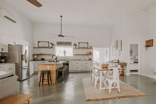 Afton Clubhouse: Central to Wineries + Hot Tub