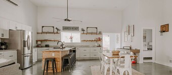 Afton Clubhouse: Central to Wineries + Hot Tub