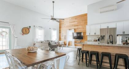 Afton Clubhouse: Central to Wineries + Hot Tub