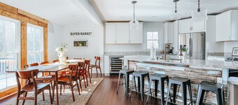 Afton Farmhouse: Central to Wineries/Dog Friendly