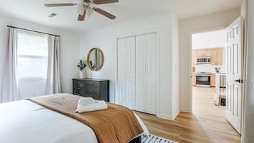 2 bedrooms, iron/ironing board, internet, bed sheets