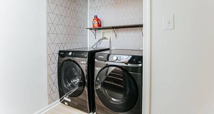 Fox Hill: Hot Tub, Views, Pet Friendly!