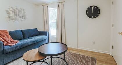 Fox Hill: Hot Tub, Views, Pet Friendly!