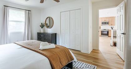 Fox Hill: Hot Tub, Views, Pet Friendly!