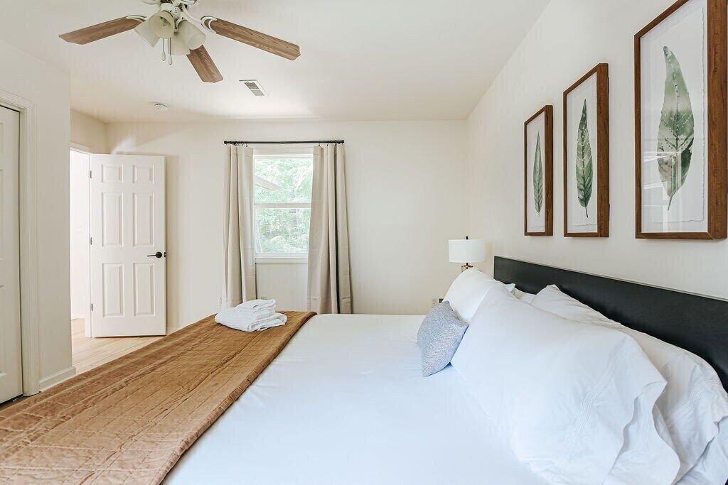 2 bedrooms, iron/ironing board, WiFi, bed sheets