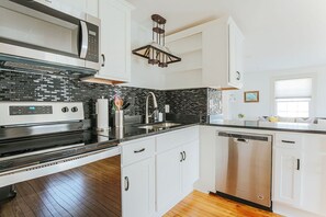 Frigorífic, microones, forn i placa de cuina 