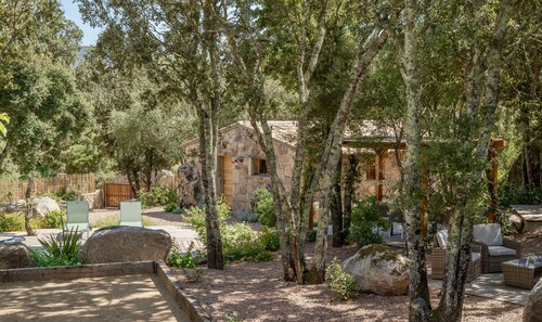 bergerie de charme, piscine chauffée, jardin méditerranéen paysagé
