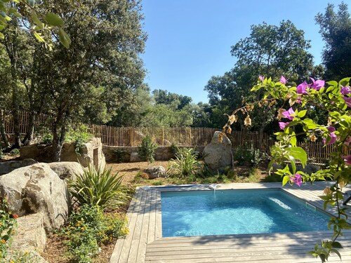 bergerie de charme, piscine chauffée, jardin méditerranéen paysagé