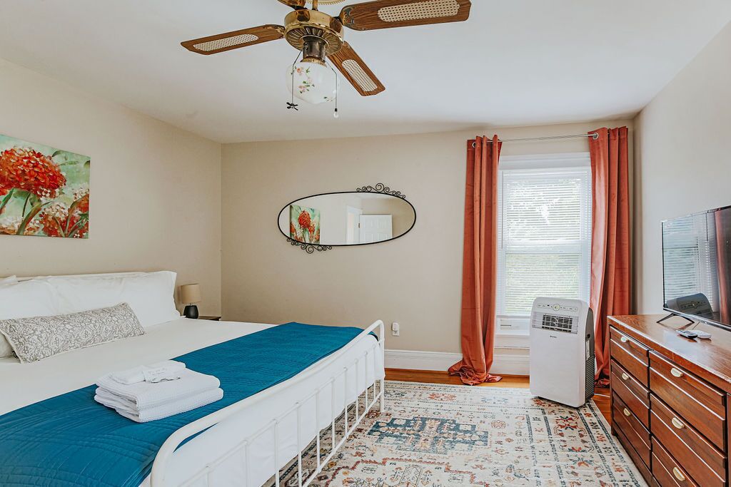 3 bedrooms, WiFi, bed sheets