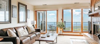 Panoramic Peak: Wintergreen Condo with Views