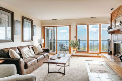 Panoramic Peak: Wintergreen Condo with Views