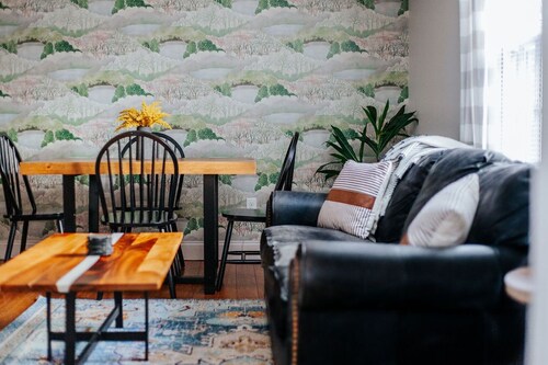 Hunker Down: Fenced in Yard, Pet Friendly!