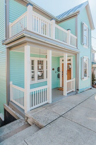 The Hunker Down: Cheerful 2 Bed and Pet Friendly