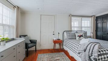 2 bedrooms, desk, free WiFi, bed sheets
