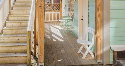 Hunker Down: Fenced in Yard, Pet Friendly!