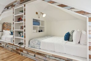 4 bedrooms, desk, iron/ironing board, travel crib