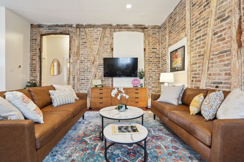 Historic Irish Channel Home, Blocks to Magazine St. and St. Charles Ave.