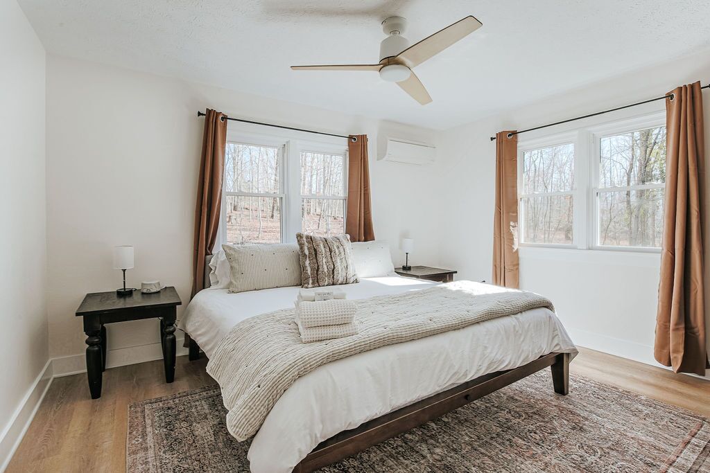 3 slaapkamers, een strijkplank/strijkijzer, gratis wifi, beddengoed