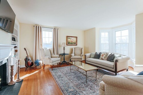 The Farmhouse at Wellington: Waynesboro, Sleeps 12